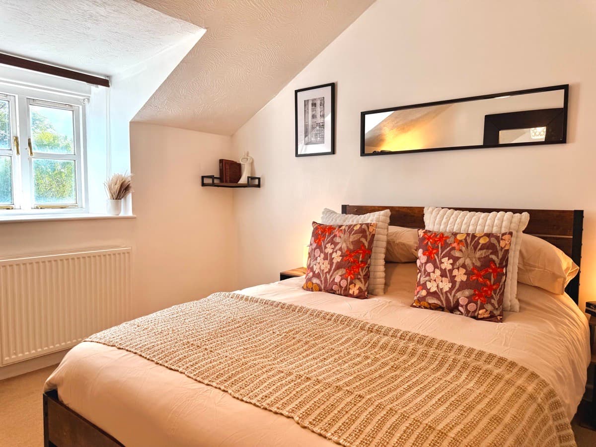 Cheddar — double bedroom with floral cushions